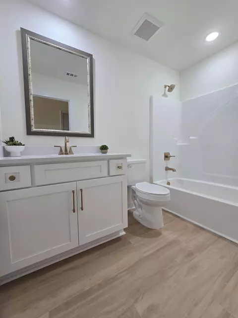 Bath - 523 Brackin St, Crestview, FL 32539 photo 4 of 4