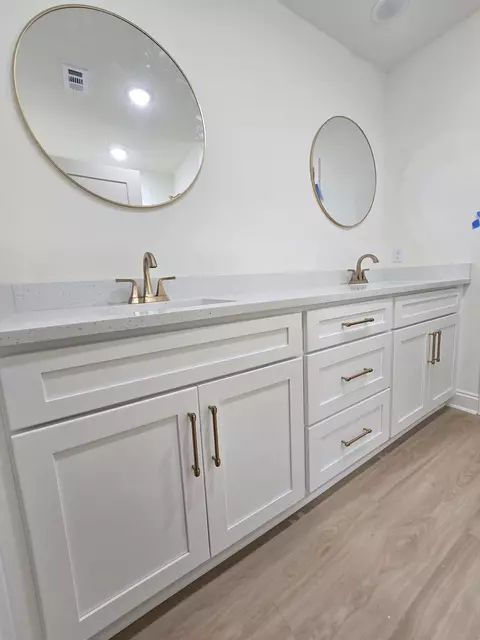 Bath - 523 Brackin St, Crestview, FL 32539 photo 1 of 4