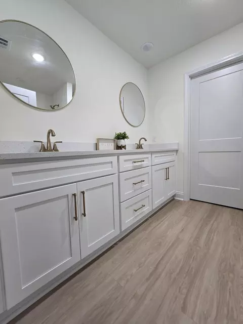 Bath - 523 Brackin St, Crestview, FL 32539 photo 3 of 4
