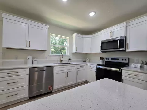 Kitchen - 523 Brackin St, Crestview, FL 32539 photo 2 of 3