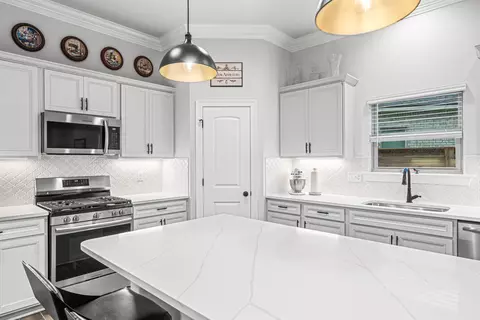 Kitchen - 101 Hydrangea Blvd, Freeport, FL 32439 photo 8 of 8