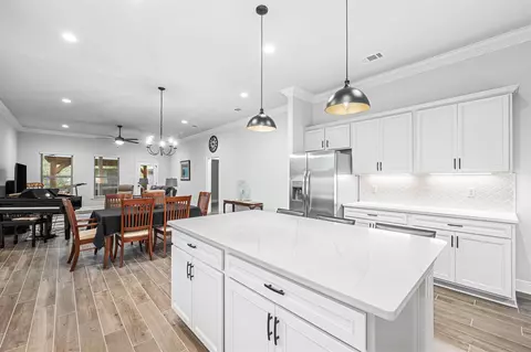 Kitchen - 101 Hydrangea Blvd, Freeport, FL 32439 photo 6 of 8