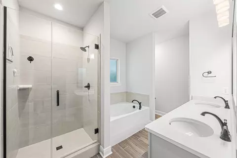 Bath - 101 Hydrangea Blvd, Freeport, FL 32439 photo 1 of 5