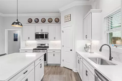Kitchen - 101 Hydrangea Blvd, Freeport, FL 32439 photo 2 of 8