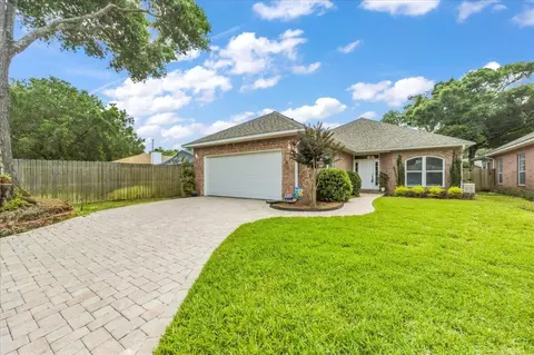 3171 Oak Shadow Ln, Pensacola, FL 32504