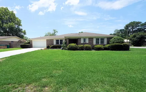 208 Dumaine Ct, Fort Walton Beach, FL 32547