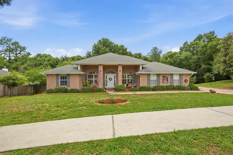 Exterior - 2612 Paddock Cir, Crestview, FL 32536 photo 3 of 12