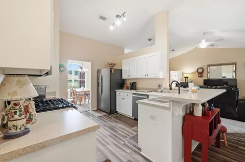 Kitchen - 2612 Paddock Cir, Crestview, FL 32536 photo 2 of 6