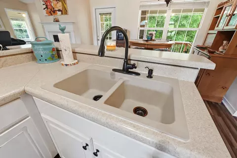 Kitchen - 2612 Paddock Cir, Crestview, FL 32536 photo 6 of 6