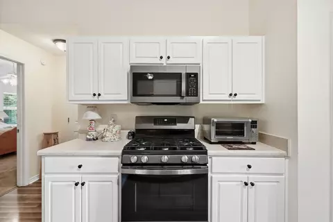 Kitchen - 2612 Paddock Cir, Crestview, FL 32536 photo 5 of 6