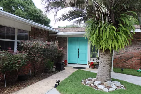 610 NE Country Club Ave, Fort Walton Beach, FL 32547
