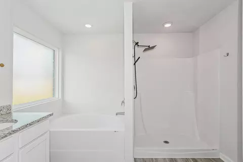 Bath - 5529 Silverbell Dr, Milton, FL 32583 photo 1 of 4