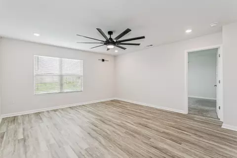 Living - 5529 Silverbell Dr, Milton, FL 32583 photo 1 of 2