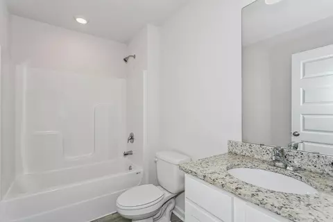 Bath - 5529 Silverbell Dr, Milton, FL 32583 photo 4 of 4