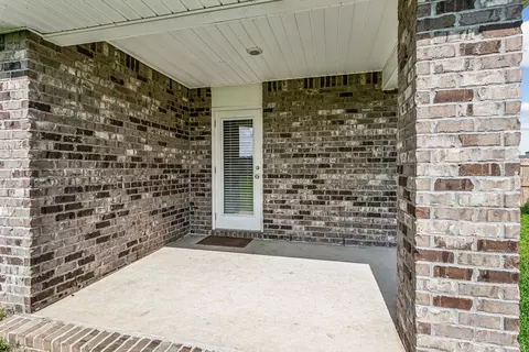 Exterior - 5529 Silverbell Dr, Milton, FL 32583 photo 3 of 6