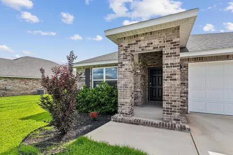 Exterior - 5529 Silverbell Dr, Milton, FL 32583 photo 2 of 6