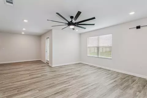 Living - 5529 Silverbell Dr, Milton, FL 32583 photo 2 of 2
