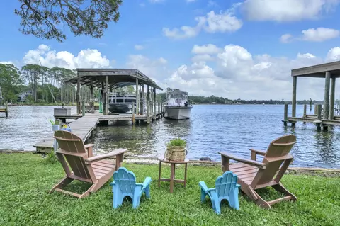 48 Marlborough Rd, Shalimar, FL 32579