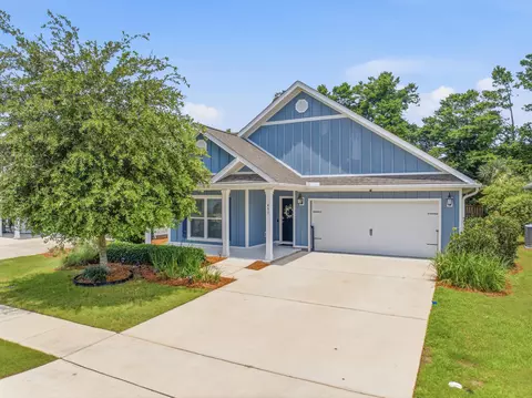 451 Lightning Bug Ln, Freeport, FL 32439