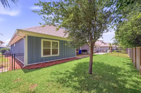 Exterior - 451 Lightning Bug Ln, Freeport, FL 32439 photo 4 of 9