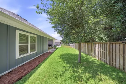 Exterior - 451 Lightning Bug Ln, Freeport, FL 32439 photo 6 of 9