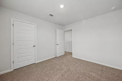 Bedroom - 937 Sandbar Loop, Crestview, FL 32539 photo 6 of 10