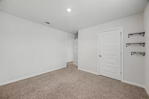 Bedroom - 937 Sandbar Loop, Crestview, FL 32539 photo 8 of 10