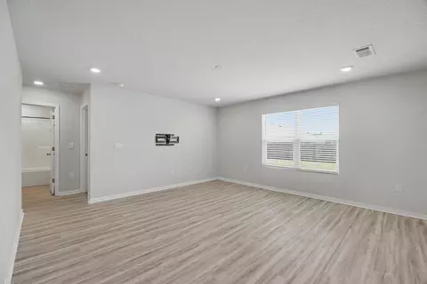 Living - 937 Sandbar Loop, Crestview, FL 32539 photo 2 of 5