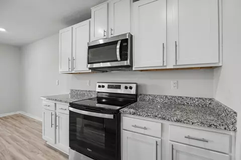 Kitchen - 937 Sandbar Loop, Crestview, FL 32539 photo 5 of 6