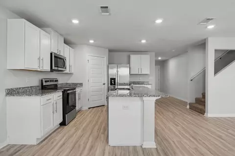 Kitchen - 937 Sandbar Loop, Crestview, FL 32539 photo 2 of 6