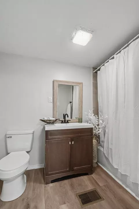 Bath - 5815 Ester Ter, Crestview, FL 32539 photo 1 of 3