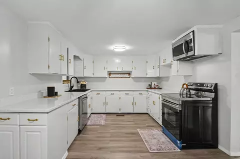 Kitchen - 5815 Ester Ter, Crestview, FL 32539 photo 1 of 3