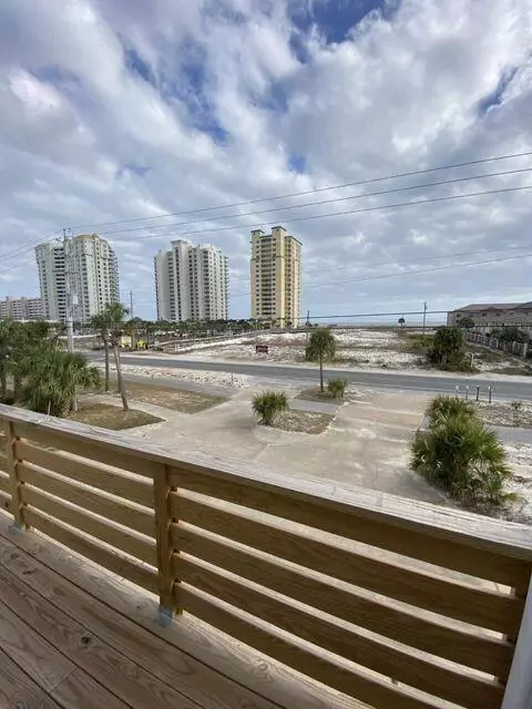 8468 Gulf Blvd #2 & 3, Navarre, FL 32566