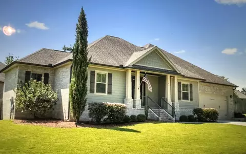 101 Alicia Dr, Crestview, FL 32536
