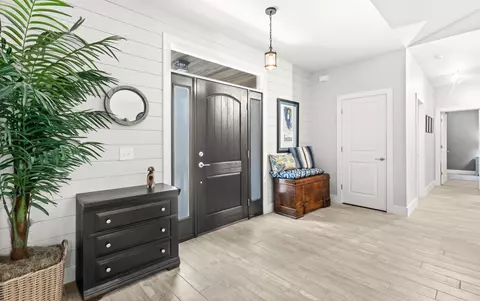 Entry Way - 101 Alicia Dr, Crestview, FL 32536 photo 2 of 4