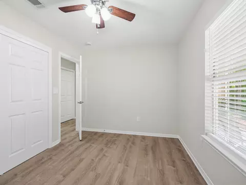 Bedroom - 375 Ridge Lake Rd, Crestview, FL 32536 photo 3 of 9