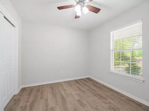 Bedroom - 375 Ridge Lake Rd, Crestview, FL 32536 photo 4 of 9