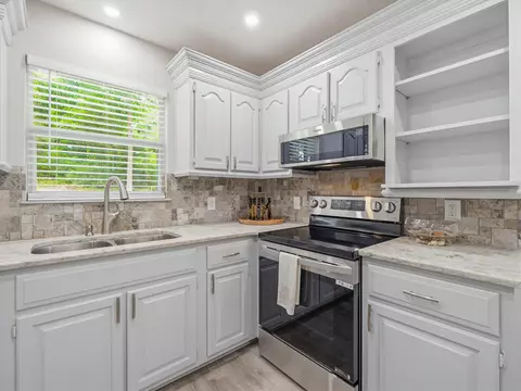 Kitchen - 375 Ridge Lake Rd, Crestview, FL 32536 photo 3 of 3