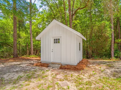 Exterior - 375 Ridge Lake Rd, Crestview, FL 32536 photo 15 of 17