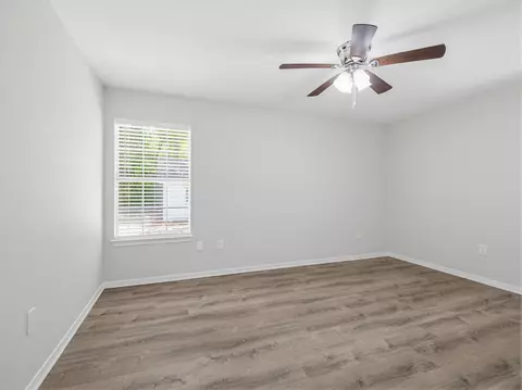 Bedroom - 375 Ridge Lake Rd, Crestview, FL 32536 photo 7 of 9