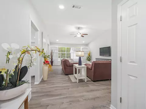 Entry Way - 375 Ridge Lake Rd, Crestview, FL 32536 photo 2 of 7