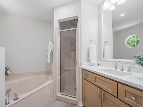 Bath - 375 Ridge Lake Rd, Crestview, FL 32536 photo 3 of 6