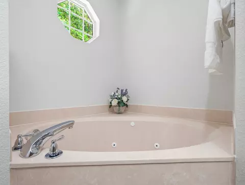 Bath - 375 Ridge Lake Rd, Crestview, FL 32536 photo 4 of 6