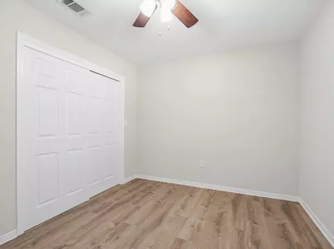 Bedroom - 375 Ridge Lake Rd, Crestview, FL 32536 photo 5 of 9