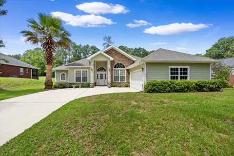 Exterior - 103 Par Ct, Crestview, FL 32536 photo 5 of 9