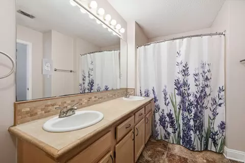 Bath - 314 Feldon Dr, Crestview, FL 32536 photo 2 of 2