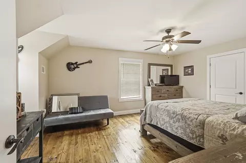 Bedroom - 2458 County Highway 3280, Freeport, FL 32439 photo 5 of 10