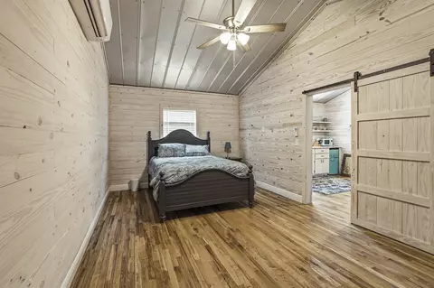 Bedroom - 2458 County Highway 3280, Freeport, FL 32439 photo 9 of 10