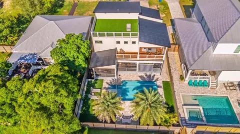 213 Pinetree Dr, Panama City Beach, FL 32413