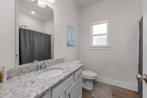Bath - 4177 Equestrian Blvd, Pace, FL 32571 photo 2 of 6